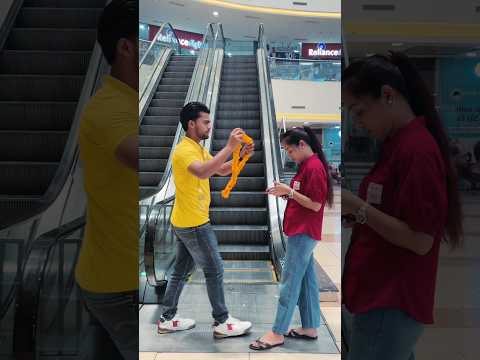 last miss mat karna 🤭😁 #shorts #shortsfeed #funny #comedy #prankvideo #funnyprank #escalator