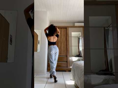 Primeira vez dançando nesse salto, então ainda estou um pouco insegura🥹 #heelsdance #dancetrend