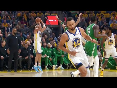 Steph Curry dishes off COLD lookaway assist to Klay Thompson video clip