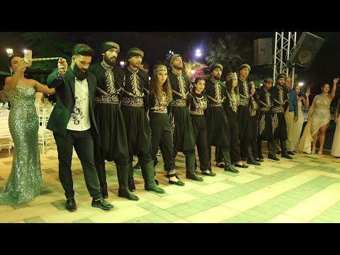 بدكن سنة ضوئية لتجيبو هالدبكة | شوف البنت اللبنانية شو بتعمل عالأول Amazing lebanese dabke