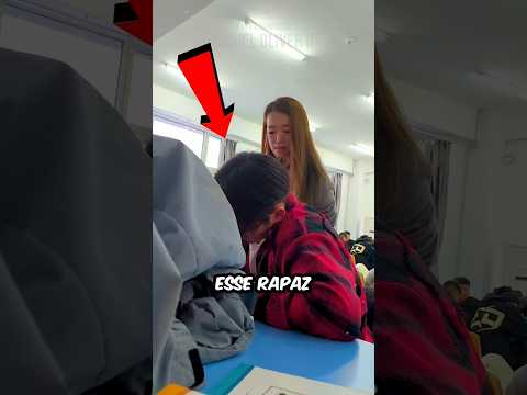 ALUNO é PEGO No FLAGRA Por PROFESSORA (créditos: 2039860905 no Douyin)