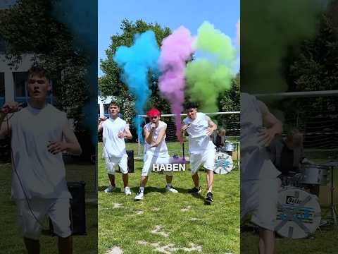 War das zu viel? 🫣 Diesen Freitag droppt das Musikvideo 💯 #hurradieschulebrennt