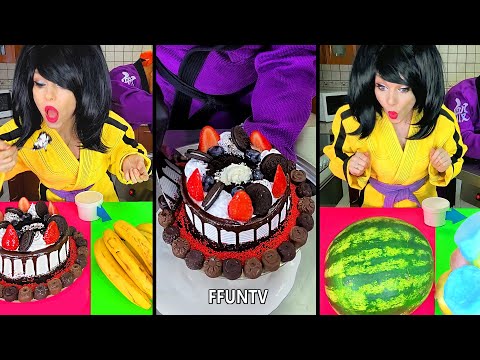 Ice cream challenge! Strawberry cake vs banana mukbang