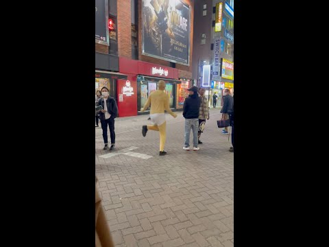 渋谷に進撃の巨人の巨人がいた...#Shorts #attackontitan