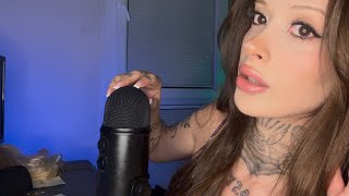 Akasi ASMR kanalı canlı yayında