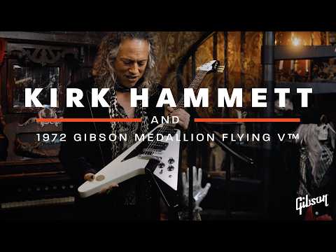 Kirk Hammett shows Mark Agnesi his 1972 Gibson Medallion Flying V™