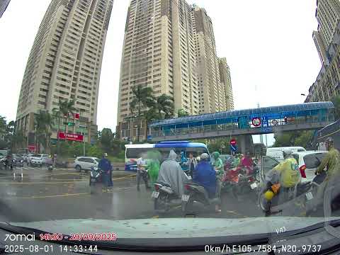 Video va chạm giao thông bị côn đồ hành hung tại Tố Hữu Hà Đông