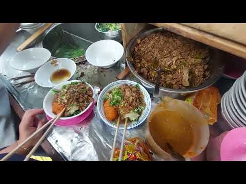 MIE AYAM RP 10 RIBU PORSI BIKIN KENYANG !!! INDONESIAN STREET FOOD