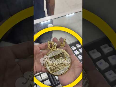 Cuánto Dinero Gana Vendiendo Su Cadena de Oro de la Última Cena