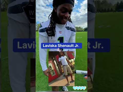 they actually signed them ๐ญ๐#newengland #patriots #nfl #football #lockerroom