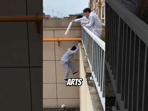 He can Climb any wall 😯