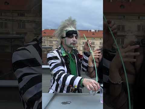 Napiš do komentáře, jaký úkol musí Lydie splnit tentokrát 😂 #beetlejuicetrends #beetlejuicecz