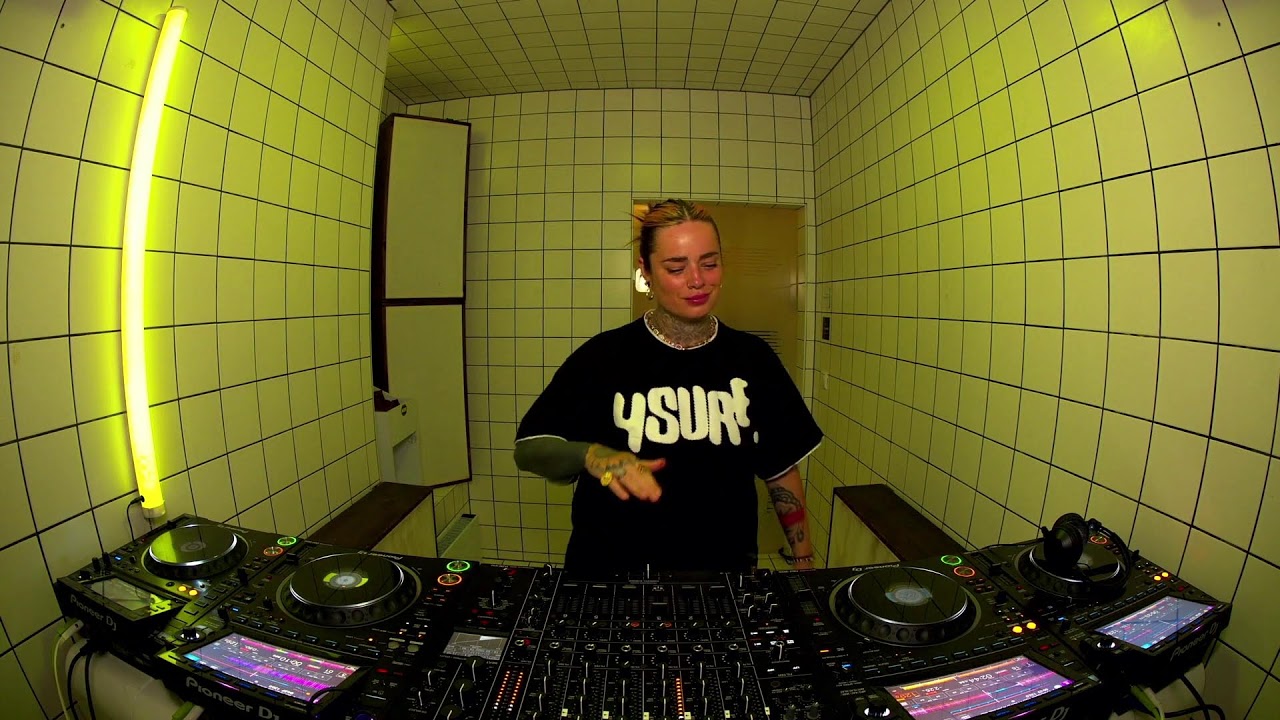 Fleur Shore | HÖR – March 12 / 2026