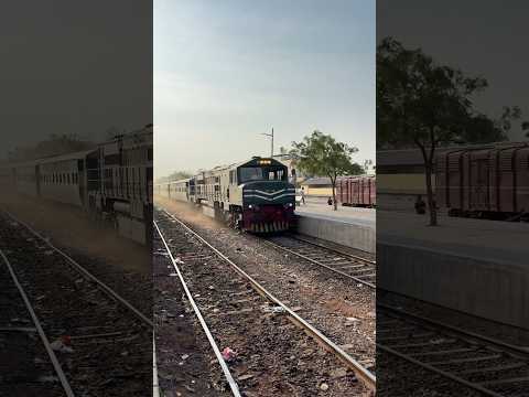 Full Aggressively Locomotive Passing The Train 👍⚡️ #viral #shorts #train #indianrailways #foryou