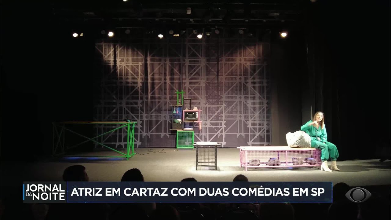 Atriz em cartaz com duas comédias em São Paulo