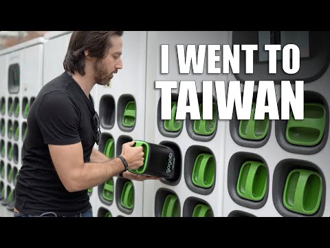 Testing Gogoro Electric Scooters While Traveling Around Taiwan!