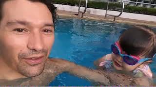 🏊 Teach swimming to your 3yo Child. 🌞Mila swim and blow bubbles like a T REX 🦖