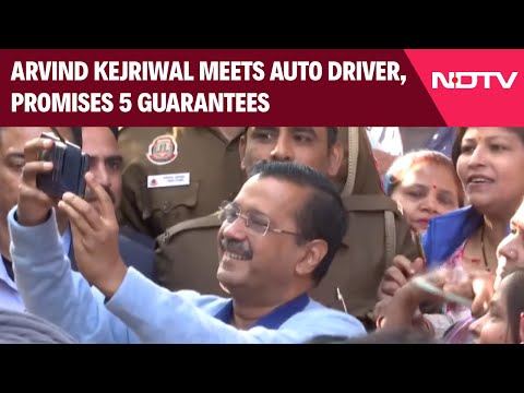 Kejriwal Visits An Auto Driver’s Residence, Announces 5 Guarantees For Auto-Rickshaw Drivers | LIVE