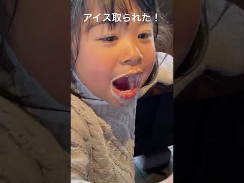 【獲られた!】⭐︎はなさん。次女のはなちゃんは顔芸が得意です。The second daughter shows a funny face when she gets delicious food.