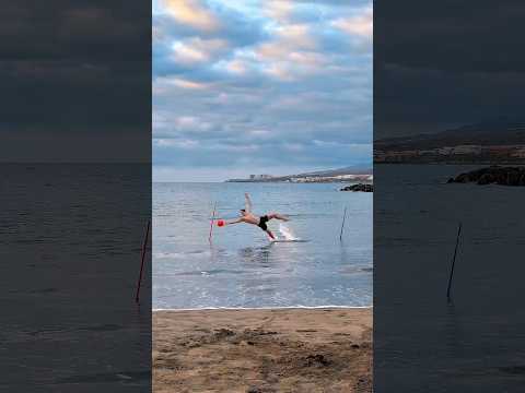 Baller League goalkeeper Max Pitman on absolute fire between the sticks in the sea! 🔥🌊🧤