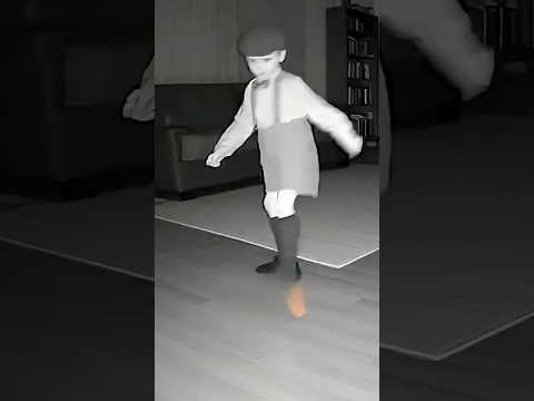 O Menino Dançava Sozinho na Sala… Até Algo Acontecer 😨