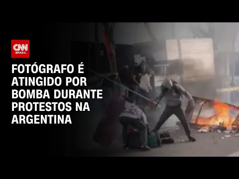 ​Argentina: Fotógrafo é atingido por bomba durante protestos | CNN BRASIL