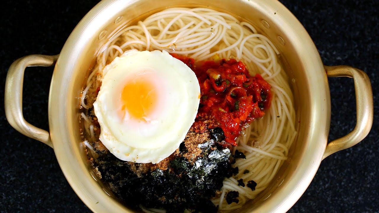 Korean Noodle Soup (Guksu: )