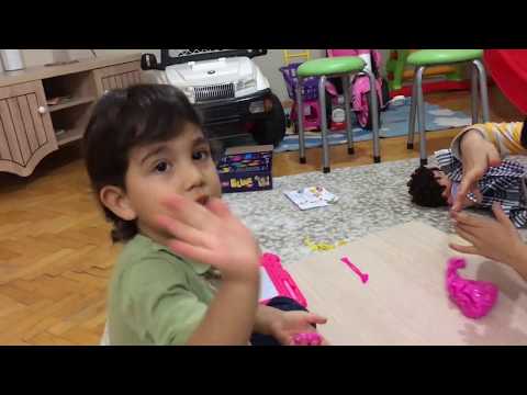 Emir Berke and Elisa Nur Play with Glitter Slime Balloon - Funny Kids - Slime'dan Balon Şişirdik