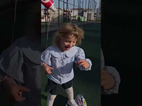 Girl wants chocolate in Roblox Brookhaven