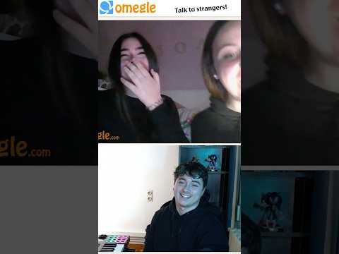 SOY FEA? SALTO a las chicas de OMEGLE 🤔📡 BROMA ONLINE | #humor #bromas #omegle #shorts #online