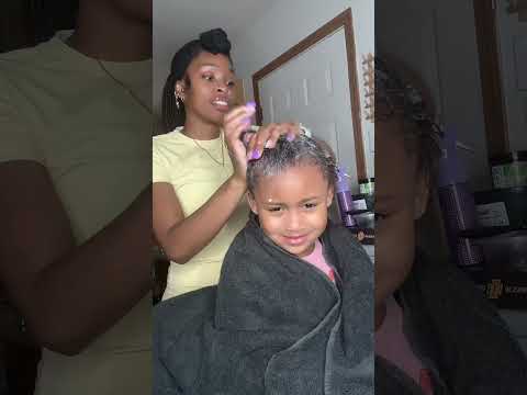 Doing my niece hair ￼