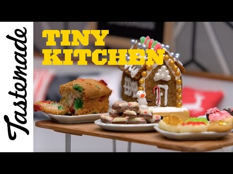 Tiny Christmas Gingerbread House | Tiny Kitchen