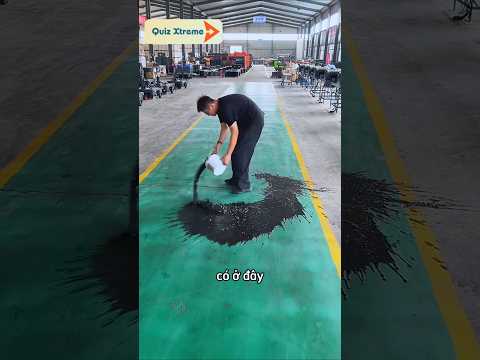 Chàng trai đổ mực lên sàn bắt người khác dọn nó #shorts