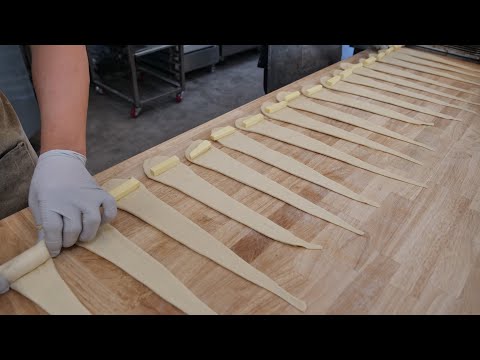 이곳 소금빵에 진심입니다! 꽉찬 버터 풍미와 짭짤한 맛이 일품인 시오빵 Soft salted butter rolls bread making / Korean street food