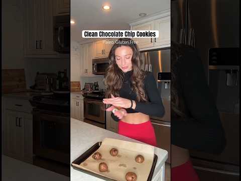 Truly UNREAL Healthy Chocolate Chip Cookies perfect for Christmas (Paleo & Gluten Free) 🎄🍪 #paleo