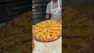 MR. H HONEY SRIRACHA MAC & CHEESE GARLIC KNOT PIZZA from Krave It in Bayside Queens NYC!#DEVOURPOWER