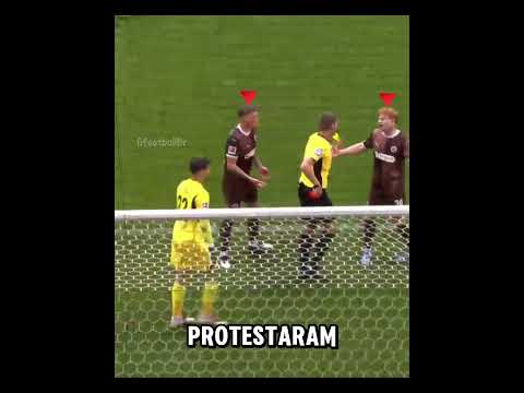 Esse Goleiro foi EXPULSO por algo INACREDITÁVEL 😱