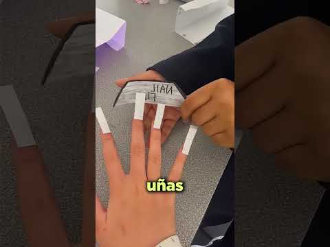Haciendo uñas de papel en clase de matemática 💅 #diy #escuela #comedia