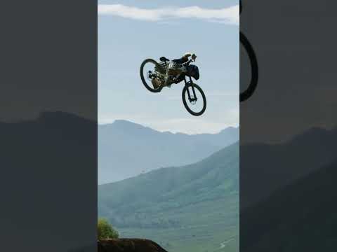 Tomas Lemoine slowing down the action!