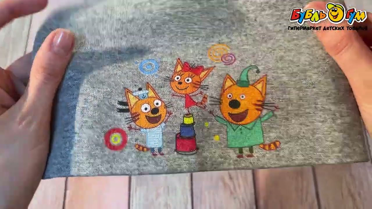 Шапка трикотажная с принтом три кота серая - видео