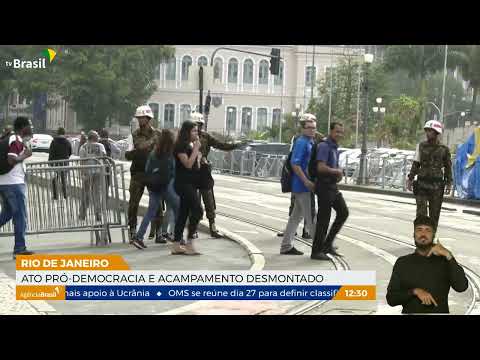 Rio de Janeiro tem ato pró-democracia na Cinelândia