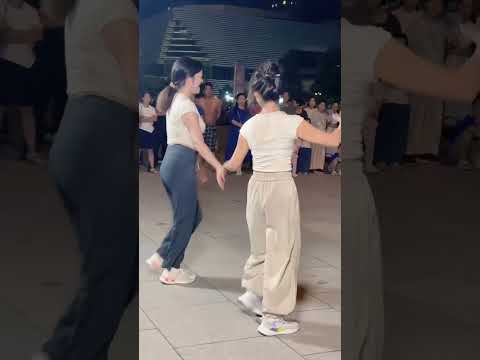 #bestshuffle #fashion #dance #trend #shuffle #cuttingshapes #shuffling #trending #dancing #shorts