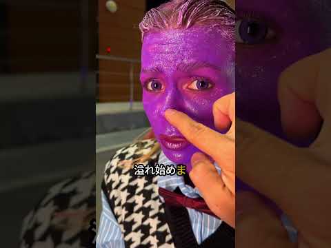 彼はボールの中で見つけたものに驚愕しました!😳
