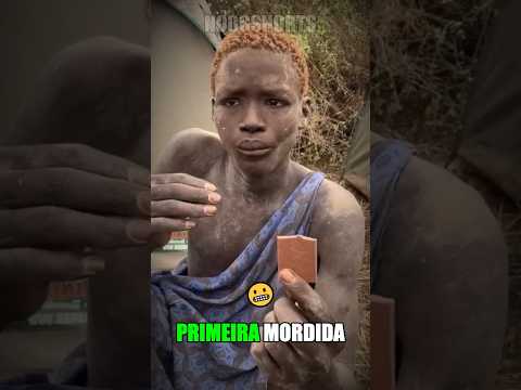 Esse membro de uma tribo canibal provou chocolate pela primeira vez e a sua reação foi 😲 #shorts