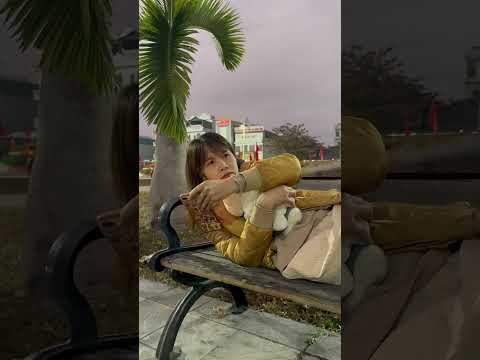 Cô bé giả tiếng chuông điện thoại. The girl imitated the phone ringing. #vuinhon #shorts