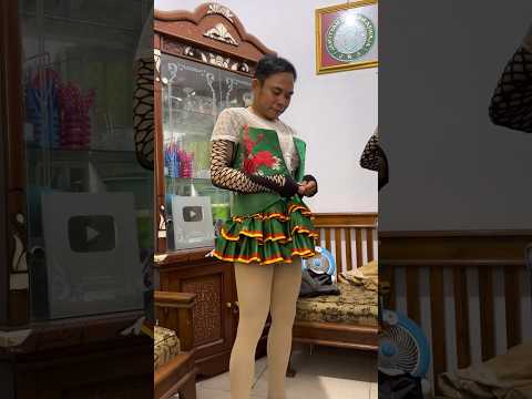 Cara memakai kostum nona beti