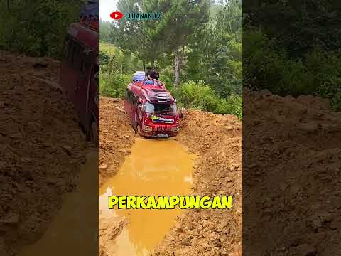 inilah momen sebuah bus melewati genangan lumpur terdalam didunia #feedshorts #shorts #truck #bus