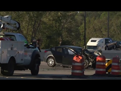 Deadly crash shuts down Katy Freeway