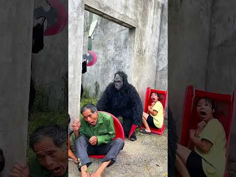 पापा को खूंखार बन्दर पकड लिए🥵 ll Carraige House wooden artist ll #cartoon #shortvideoshortvideo