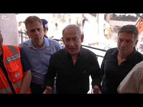 Prime Minister Netanyahu Visits the scene of the Iranian missile strike in the city of Bat Yam